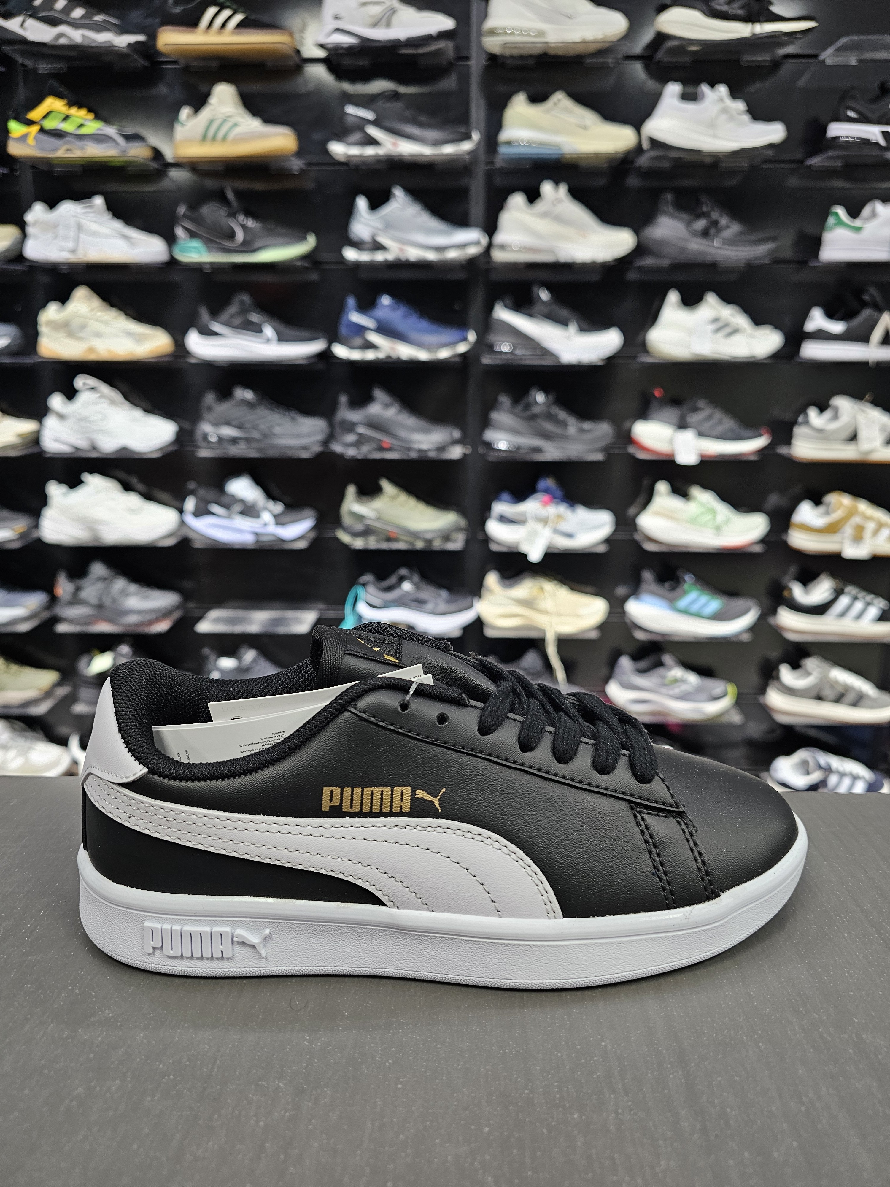 Puma smaç 36 ile 40 arasi dar kalip 550 tl kargo bizden. 