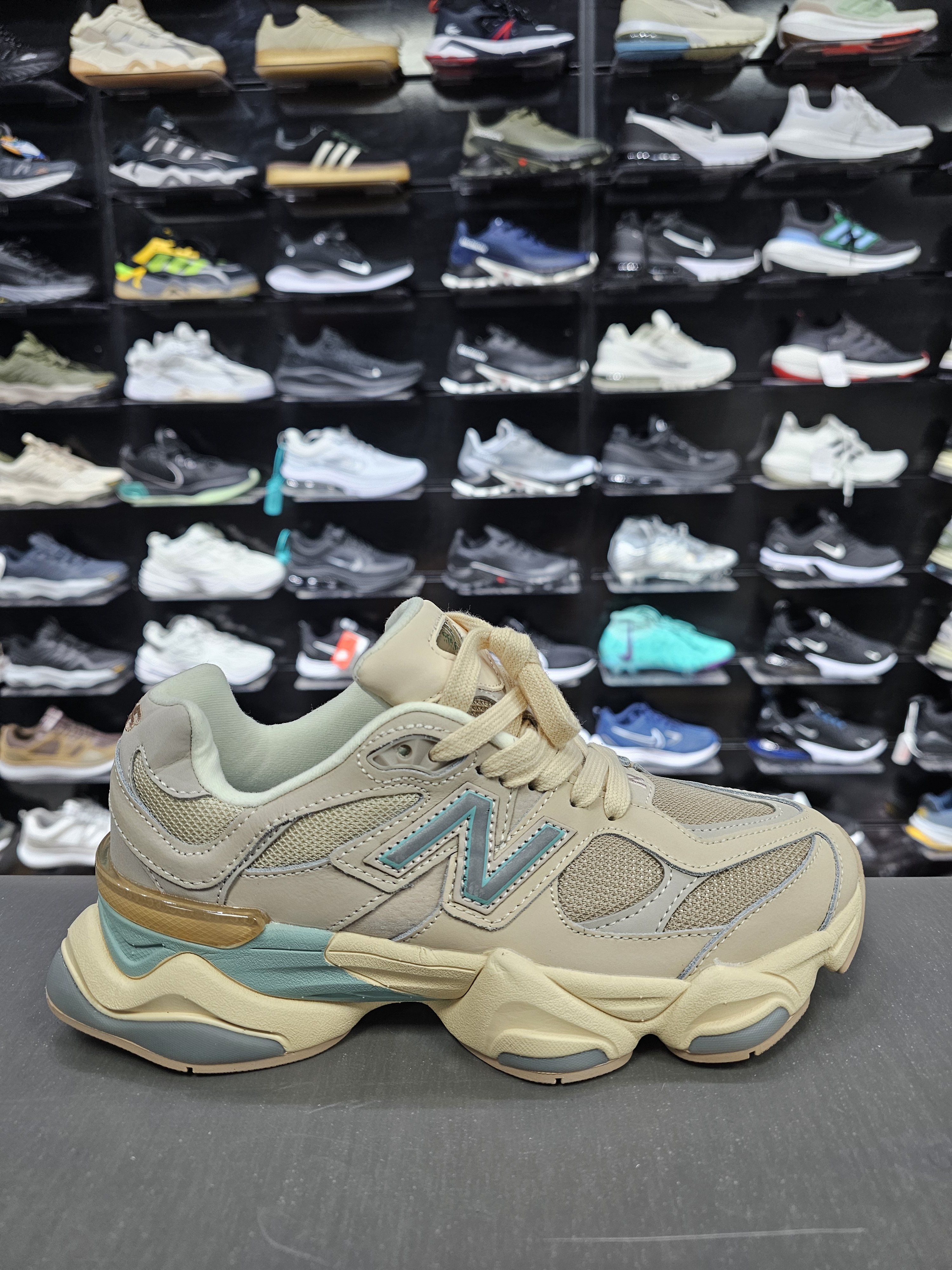 Nb 9060 modeli dar kalip 37 ile 41 arası 1800 tl kargo bizden. 